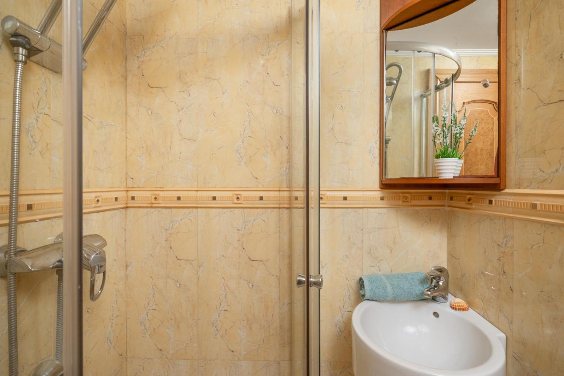 פואנגירולה Beachfront, Two Bed- & Bathrooms, Private Parking מראה חיצוני תמונה