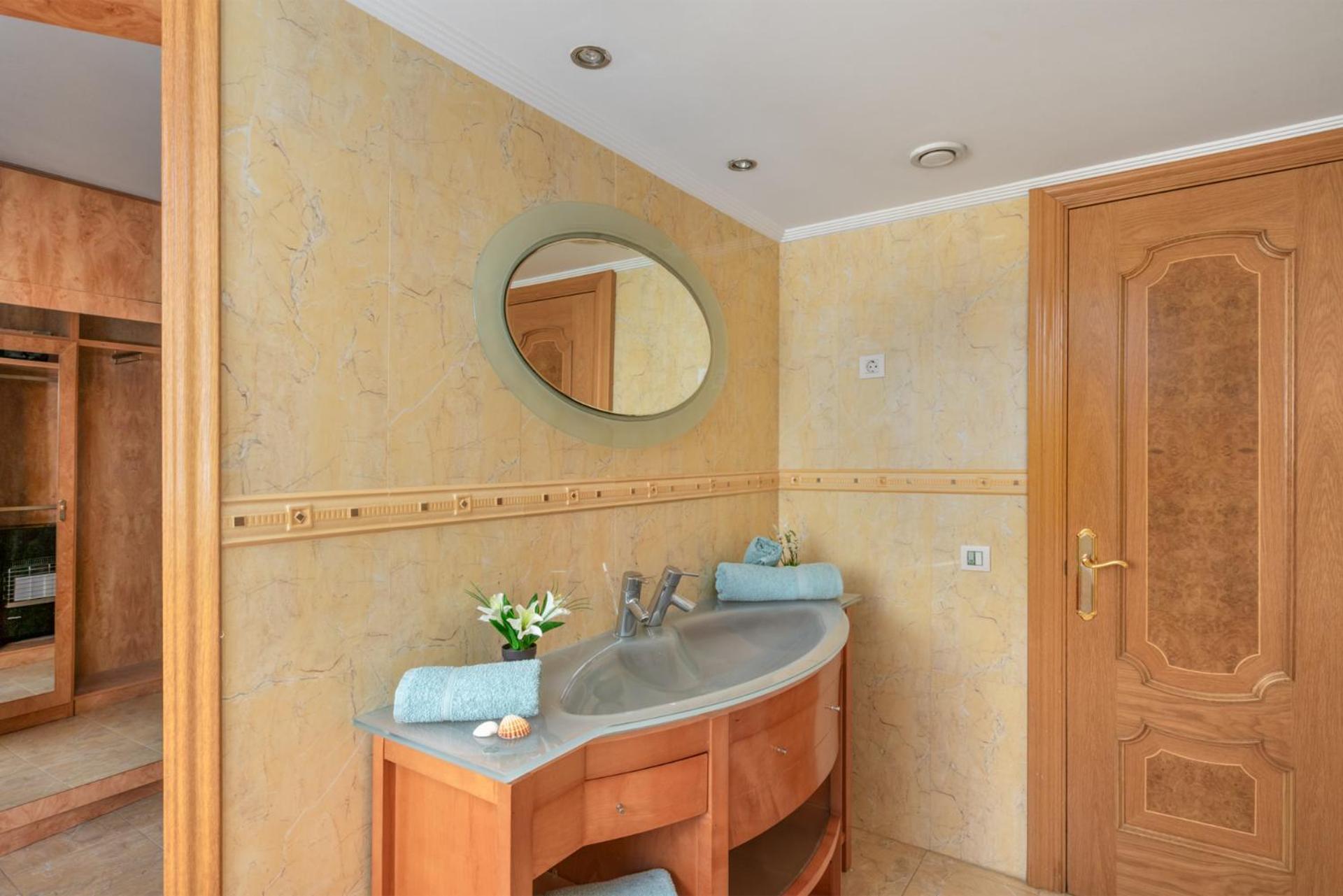 פואנגירולה Beachfront, Two Bed- & Bathrooms, Private Parking מראה חיצוני תמונה