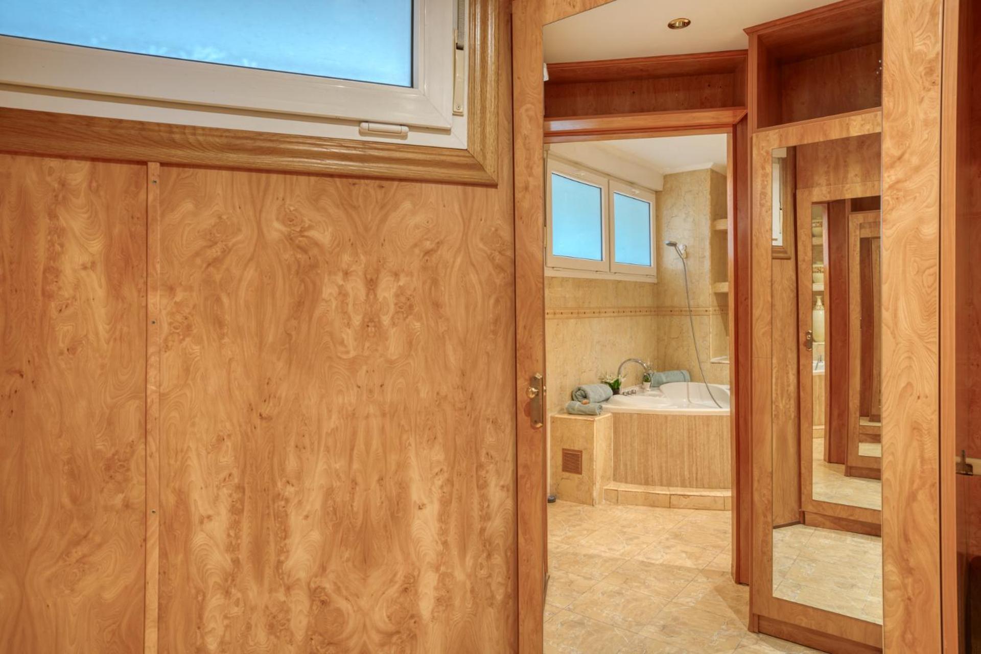 פואנגירולה Beachfront, Two Bed- & Bathrooms, Private Parking מראה חיצוני תמונה