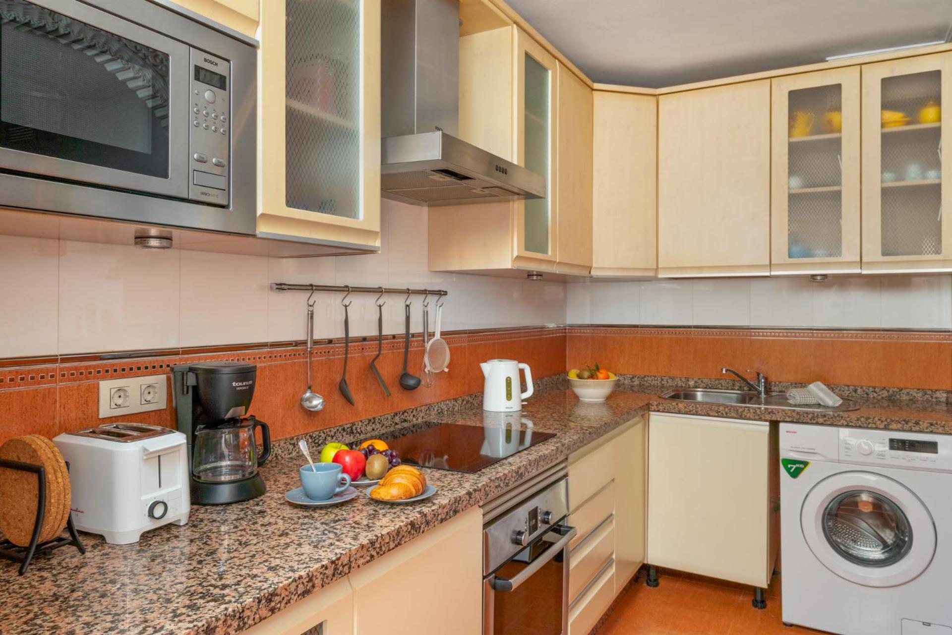 פואנגירולה Beachfront, Two Bed- & Bathrooms, Private Parking מראה חיצוני תמונה