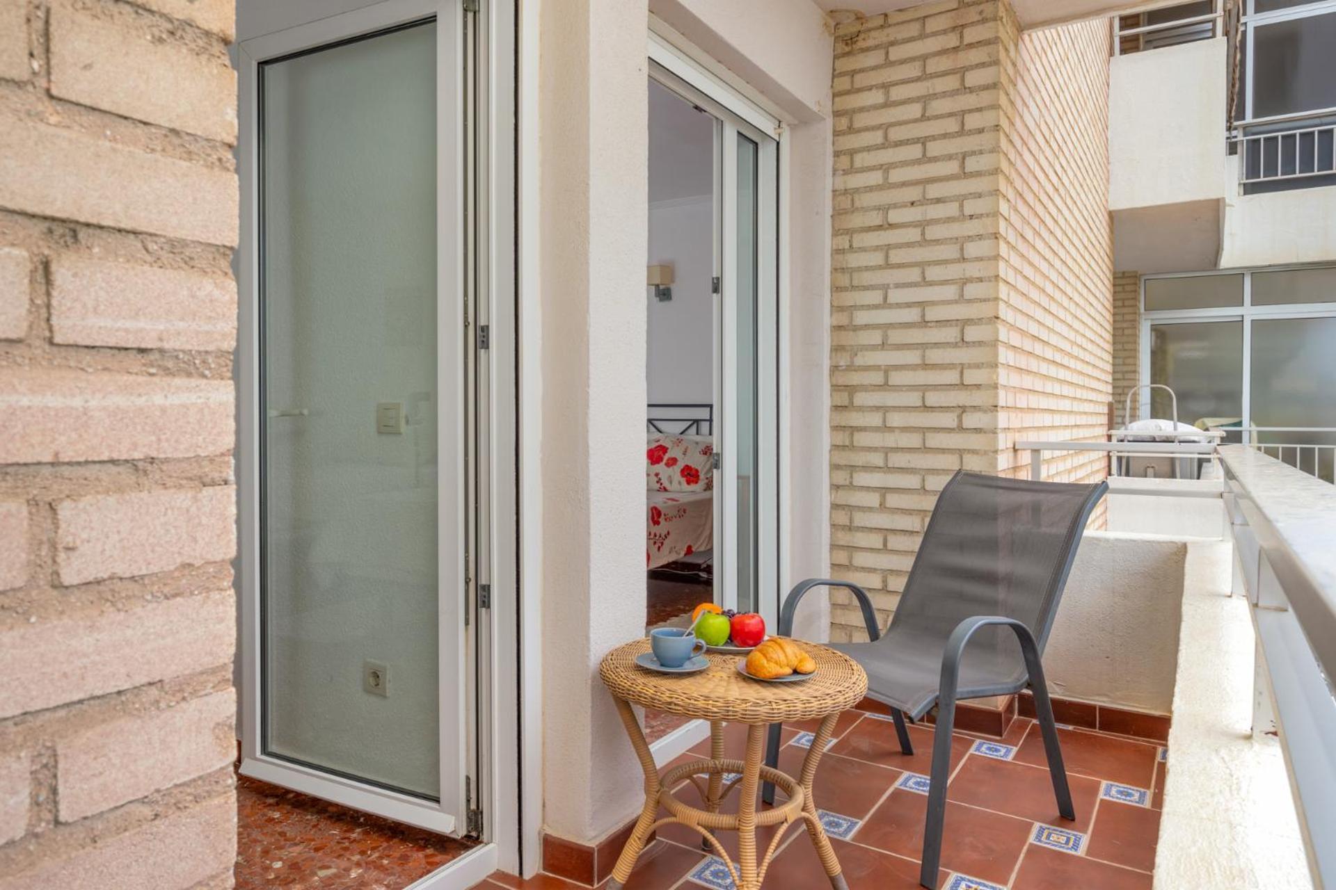 פואנגירולה Beachfront, Two Bed- & Bathrooms, Private Parking מראה חיצוני תמונה