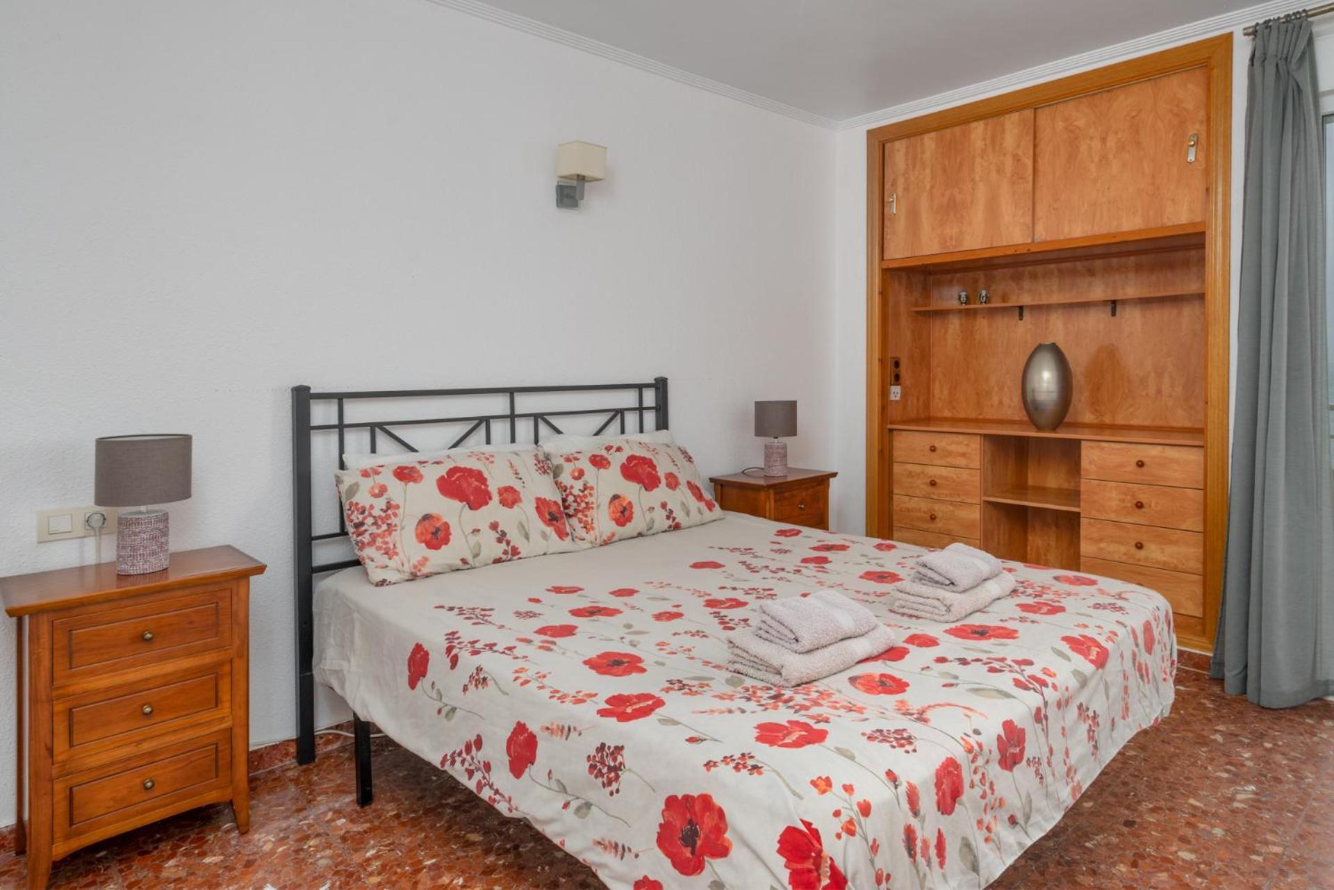 פואנגירולה Beachfront, Two Bed- & Bathrooms, Private Parking מראה חיצוני תמונה