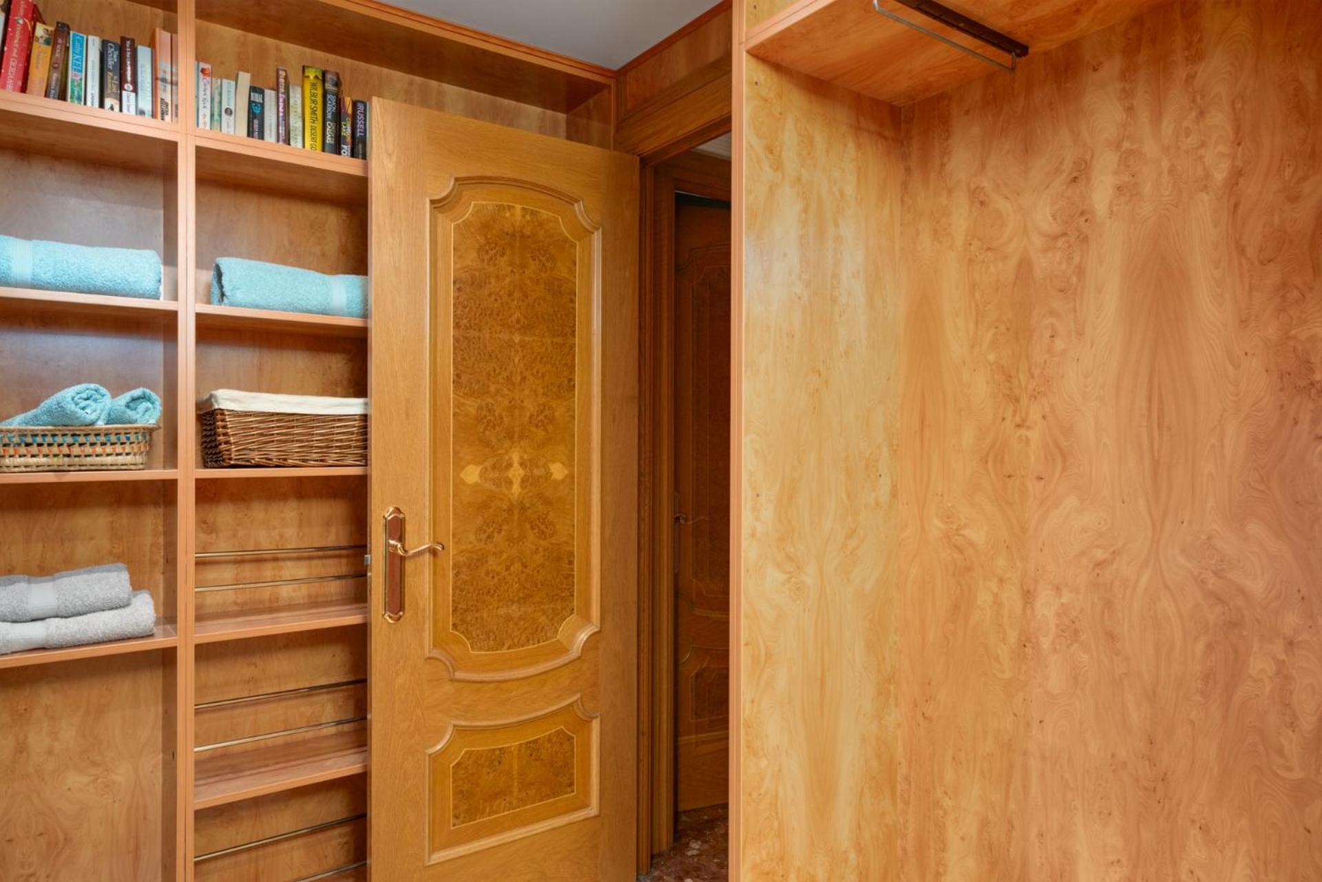 פואנגירולה Beachfront, Two Bed- & Bathrooms, Private Parking מראה חיצוני תמונה