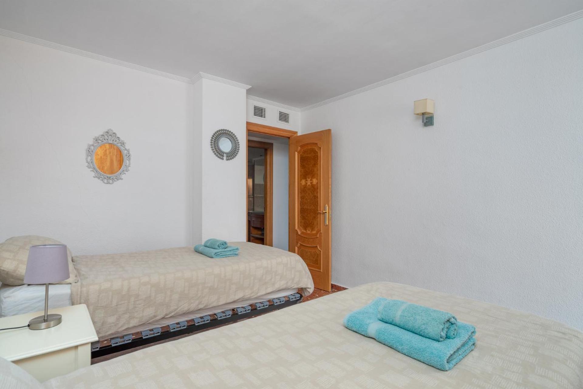 פואנגירולה Beachfront, Two Bed- & Bathrooms, Private Parking מראה חיצוני תמונה